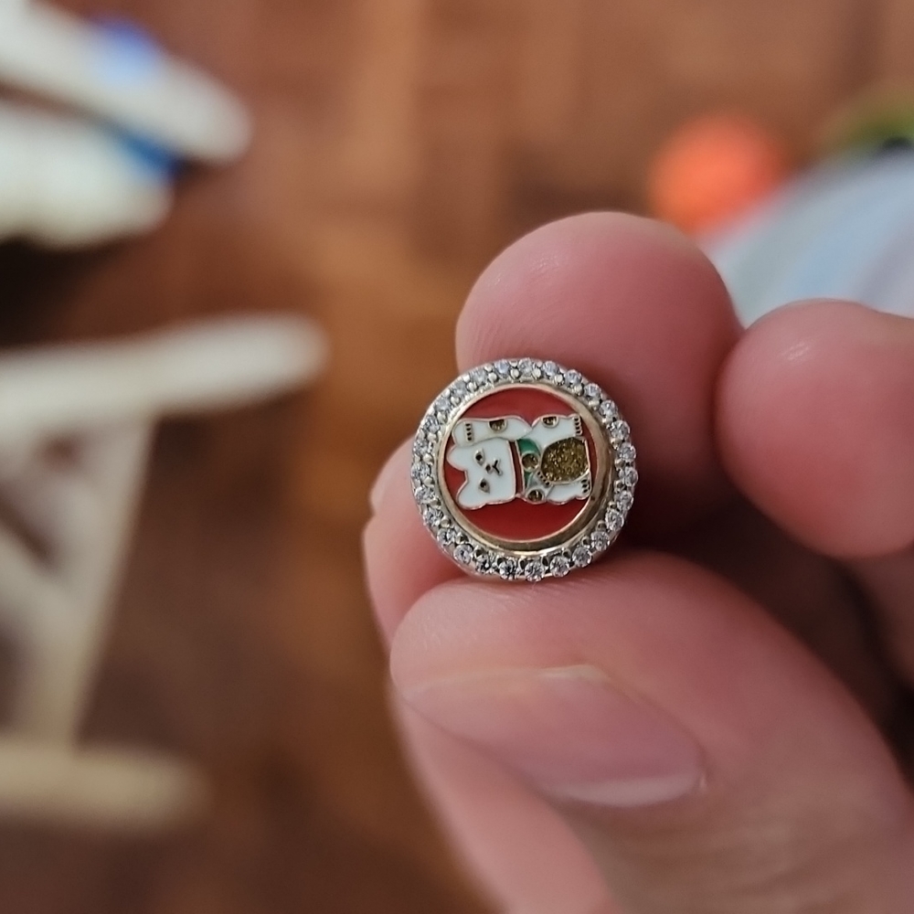 New lucky cat